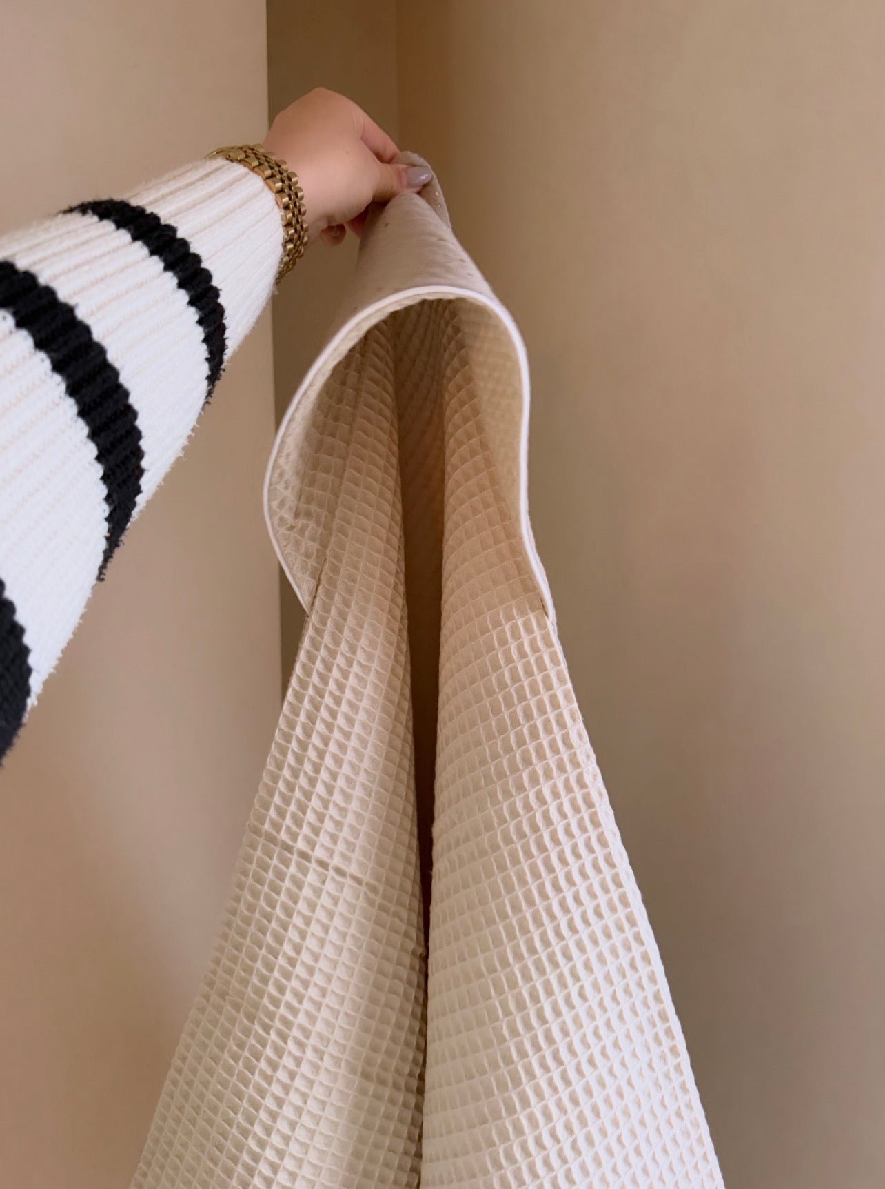 Omslagdoek beige met goude tinten