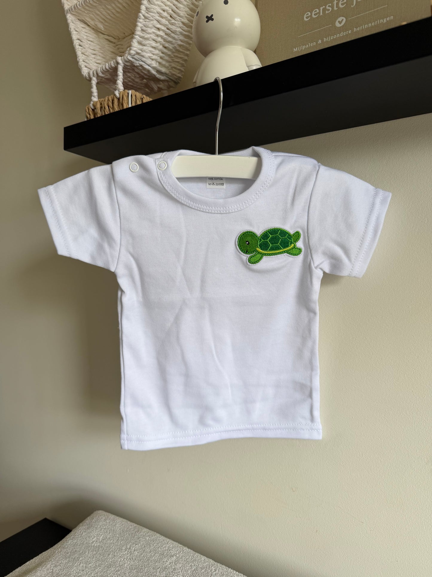 T-shirt wit schildpad